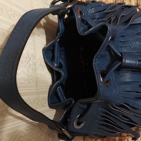 SONDRA ROBERTS SQUARED Blue Fringe Faux Leather Crossbody Bucket Shoulder Bag - Picture 15 of 16